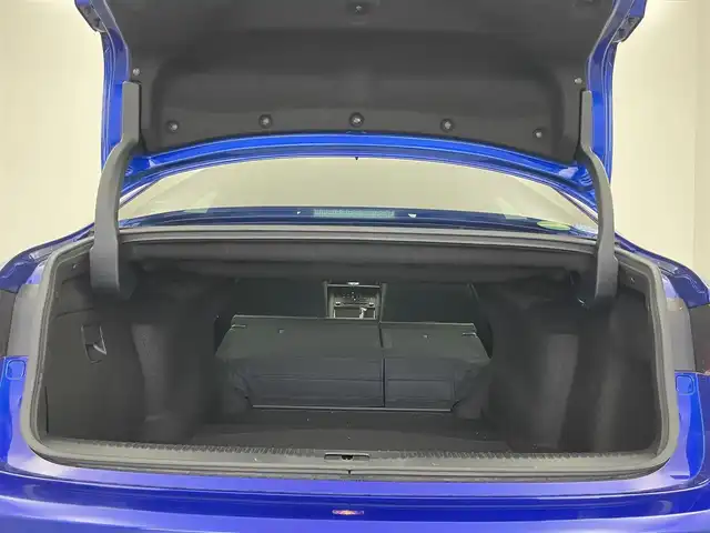 レクサス ＩＳ 300h Fスポーツ 埼玉県 2018(平30)年 1.7万km ヒートブルーコントラストレイヤリング メーカーナビ　黒レザースポーツシート　三眼ＬＥＤヘッドランプ　ベンチレーション　シートヒーター　ＥＴＣ２．０　セーフティシステムプラス　レーダークルーズコントロール　バックカメラ　パワーシート　メモリーシート
