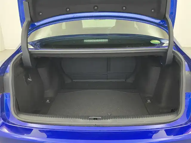 レクサス ＩＳ 300h Fスポーツ 埼玉県 2018(平30)年 1.7万km ヒートブルーコントラストレイヤリング メーカーナビ　黒レザースポーツシート　三眼ＬＥＤヘッドランプ　ベンチレーション　シートヒーター　ＥＴＣ２．０　セーフティシステムプラス　レーダークルーズコントロール　バックカメラ　パワーシート　メモリーシート