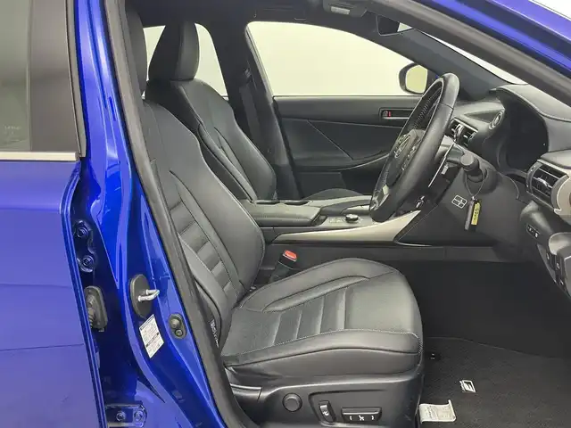 レクサス ＩＳ 300h Fスポーツ 埼玉県 2018(平30)年 1.7万km ヒートブルーコントラストレイヤリング メーカーナビ　黒レザースポーツシート　三眼ＬＥＤヘッドランプ　ベンチレーション　シートヒーター　ＥＴＣ２．０　セーフティシステムプラス　レーダークルーズコントロール　バックカメラ　パワーシート　メモリーシート