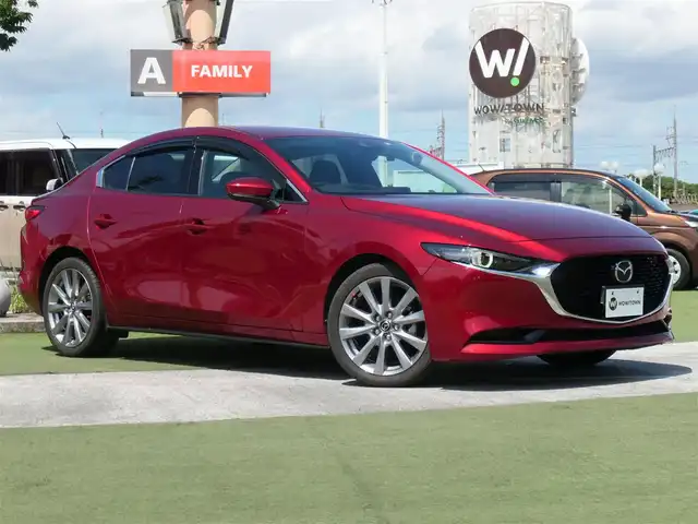 マツダ マツダ３セダン 20S プロアクティブ ツーリングS 千葉県 2022(令4)年 3.4万km ソウルレッドクリスタルM i-ACTIVSENSE/・スマートブレーキサポート/・ブラインドスポットモニタリング/・レーンキープ・アシスト・システム/アクティブ・ドライビング・ディスプレイ/純正SDナビ/地デジTV/【DVD/CD再生機能　Bluetooth接続】/360°ビュー・モニター/リバース連動ドアミラー（左）/革巻きステアリング/ステアリングスイッチ/ドライブレコーダー（前後撮影）/ETC/LEDヘッドライト/ウインカーミラー/コーナーセンサー/純正18インチアルミホイル/サイド/カーテンエアバッグ/アドバンストキーレスエントリー