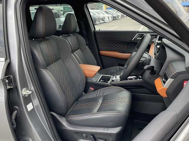 三菱 アウトランダー ＰＨＥＶ P 道北・旭川 2022(令4)年 1.3万km チタニウムグレーメタリック ・4WD/・寒冷地仕様/・純正ナビ/BT フルセグ AndroidAuto/・BOSEサウンドシステム/・電動パノラマサンルーフ/・MITSUBISHI CONNECT/・マイパイロット/・アダプティブLEDヘッドライト/・マルチアラウンドモニター 移動物検知機能/・デジタルルームミラー/・電動パーキングブレーキ＆ブレーキホールド/・SRSエアバッグ/・衝突安全強化ボディーRISE/・ECOモード/・AC1500W/・前後ドライブレコーダー/・全席シートヒーター/・エアシート/・ステアリングヒーター/・追従型クルーズコントロール/・フォグランプ/・純正ドアバイザー/・純正フロアマット/・取扱説明書/・充電ケーブル