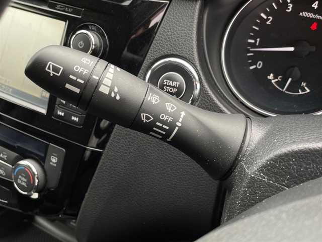 日産 エクストレイル 20Xtt エマージェンシーブレーキ 愛知県 2017(平29)年 5.6万km スチールブルー /ワンオーナー//禁煙車//アラウンドビューモニター//バック/サイド/フロント/全周囲カメラ//純正前方ドライブレコーダー//純正メーカーオプションナビ//フルセグTV/CD/DVD/BT/USB/AUX//ビルトインETC//クルーズコントロール//ソナー//レーンアシスト//横滑り防止装置//衝突軽減ブレーキ//ヒルディセントコントロール//運転支援システム//4WD　MODEスイッチ//ECOスイッチ//マルチインフォメーションディスプレイ//アイドリングストップ//プッシュスタート//オートリトラクタブルウィンカーミラー//電動リアゲート//純正18インチアルミホイール//純正フロアマット//純正ドアバイザー//純正オートLEDヘッドライト//フロントフォグランプ//シートヒーター(D/N)//ドアミラーヒーター//革巻きステアリング//ステアリングスイッチ//イモビライザー//ラゲッジボード//スペアタイヤ//ISOFIX//照明付バニティミラー//防眩ミラー//スマートキー//スペアキー×1//保証書/取扱説明書/ナビ説明書//ディーラー記録簿(H29.30.R5)