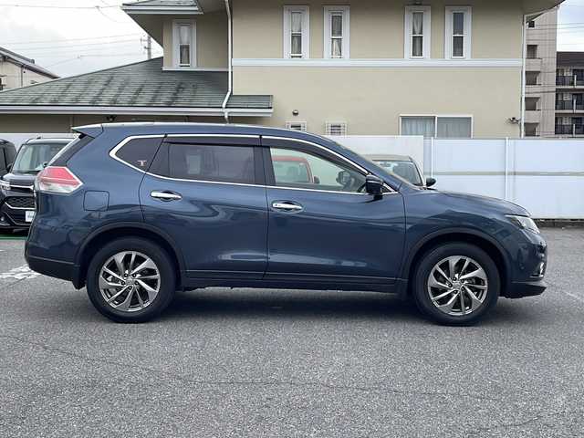 日産 エクストレイル 20Xtt エマージェンシーブレーキ 愛知県 2017(平29)年 5.6万km スチールブルー /ワンオーナー//禁煙車//アラウンドビューモニター//バック/サイド/フロント/全周囲カメラ//純正前方ドライブレコーダー//純正メーカーオプションナビ//フルセグTV/CD/DVD/BT/USB/AUX//ビルトインETC//クルーズコントロール//ソナー//レーンアシスト//横滑り防止装置//衝突軽減ブレーキ//ヒルディセントコントロール//運転支援システム//4WD　MODEスイッチ//ECOスイッチ//マルチインフォメーションディスプレイ//アイドリングストップ//プッシュスタート//オートリトラクタブルウィンカーミラー//電動リアゲート//純正18インチアルミホイール//純正フロアマット//純正ドアバイザー//純正オートLEDヘッドライト//フロントフォグランプ//シートヒーター(D/N)//ドアミラーヒーター//革巻きステアリング//ステアリングスイッチ//イモビライザー//ラゲッジボード//スペアタイヤ//ISOFIX//照明付バニティミラー//防眩ミラー//スマートキー//スペアキー×1//保証書/取扱説明書/ナビ説明書//ディーラー記録簿(H29.30.R5)