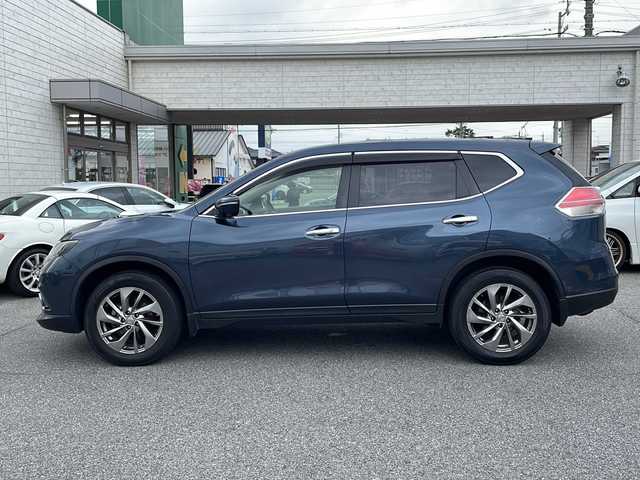 日産 エクストレイル 20Xtt エマージェンシーブレーキ 愛知県 2017(平29)年 5.6万km スチールブルー /ワンオーナー//禁煙車//アラウンドビューモニター//バック/サイド/フロント/全周囲カメラ//純正前方ドライブレコーダー//純正メーカーオプションナビ//フルセグTV/CD/DVD/BT/USB/AUX//ビルトインETC//クルーズコントロール//ソナー//レーンアシスト//横滑り防止装置//衝突軽減ブレーキ//ヒルディセントコントロール//運転支援システム//4WD　MODEスイッチ//ECOスイッチ//マルチインフォメーションディスプレイ//アイドリングストップ//プッシュスタート//オートリトラクタブルウィンカーミラー//電動リアゲート//純正18インチアルミホイール//純正フロアマット//純正ドアバイザー//純正オートLEDヘッドライト//フロントフォグランプ//シートヒーター(D/N)//ドアミラーヒーター//革巻きステアリング//ステアリングスイッチ//イモビライザー//ラゲッジボード//スペアタイヤ//ISOFIX//照明付バニティミラー//防眩ミラー//スマートキー//スペアキー×1//保証書/取扱説明書/ナビ説明書//ディーラー記録簿(H29.30.R5)