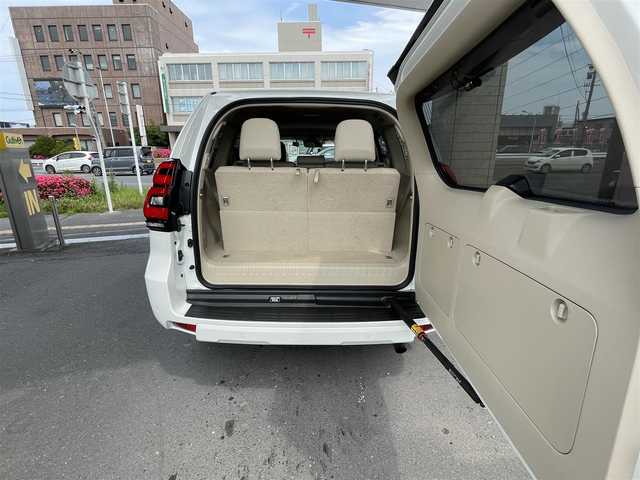 トヨタ ランドクルーザー プラド TX Lパッケージ 青森県 2021(令3)年 4.2万km ホワイトパールクリスタルシャイン 7人/サンルーフ/純正ＳＤナビフルセグ（ＮＳＺＴ－Ｙ６８Ｔ）/バックモニター/本革シート/純正17AW/シートヒーター/クリアランスソナー/純正エンスタ/ビルトインＥＴＣ/ＬＥＤヘッドライト/ディーラー記録簿５枚/新車時保証書/取扱説明書