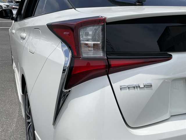 トヨタ プリウス S 茨城県 2020(令2)年 1.9万km ホワイトパールクリスタルシャイン 純正ナビ/【AM・FM・ＣＤ・ＤＶＤ・ＴＶ・ＳＤ・ＢＴ】/サンルーフ/モデリスタエアロ/レーダークルコン/Ｂカメラ/ステリモ/オートライト/オートハイビーム/Fフォグ/LEDライト/純正フロアマット/社外アルミホイール/純正アルミホイール積み込み/横滑り防止装置/レーンキープアシストコントロール/衝突被害軽減システム/プッシュスタート/スマートキー