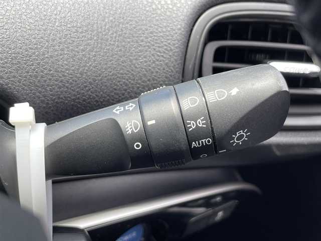 トヨタ プリウス S 茨城県 2020(令2)年 1.9万km ホワイトパールクリスタルシャイン 純正ナビ/【AM・FM・ＣＤ・ＤＶＤ・ＴＶ・ＳＤ・ＢＴ】/サンルーフ/モデリスタエアロ/レーダークルコン/Ｂカメラ/ステリモ/オートライト/オートハイビーム/Fフォグ/LEDライト/純正フロアマット/社外アルミホイール/純正アルミホイール積み込み/横滑り防止装置/レーンキープアシストコントロール/衝突被害軽減システム/プッシュスタート/スマートキー