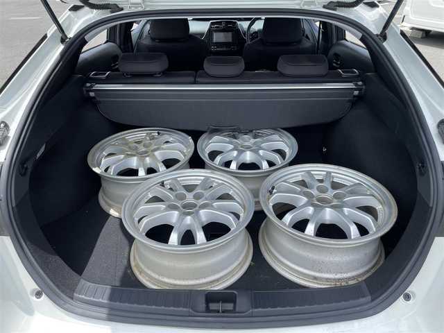 トヨタ プリウス S 茨城県 2020(令2)年 1.9万km ホワイトパールクリスタルシャイン 純正ナビ/【AM・FM・ＣＤ・ＤＶＤ・ＴＶ・ＳＤ・ＢＴ】/サンルーフ/モデリスタエアロ/レーダークルコン/Ｂカメラ/ステリモ/オートライト/オートハイビーム/Fフォグ/LEDライト/純正フロアマット/社外アルミホイール/純正アルミホイール積み込み/横滑り防止装置/レーンキープアシストコントロール/衝突被害軽減システム/プッシュスタート/スマートキー