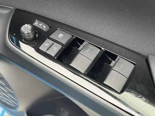 トヨタ プリウス Sツーリングセレクション 群馬県 2019(平31)年 4.9万km ブルーM トヨタセーフティセンス/・衝突軽減ブレーキシステム/・レーンキープアシスト/・レーダークルーズコントロール/・プリクラッシュセーフティ/純正SDナビゲーション/（CD/DVD/SD/BT/フルセグTV）/バックカメラ/ビルトインETC2.0/合皮シート/クリアランスソナー/前席シートヒーター/ステアリングスイッチ/LEDヘッドライト/フォグライト/電格ミラー/純正フロアマット/純正17インチアルミホイール