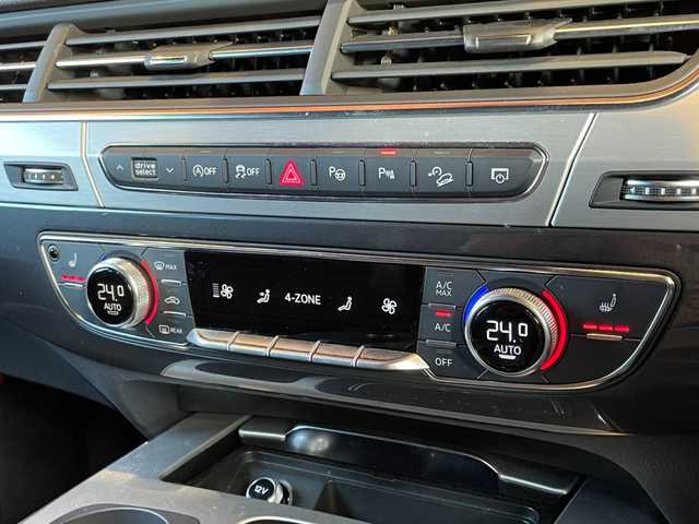 アウディ Ｑ７ 3.0TFSIクワトロアダプティブエアサス Sライン 愛知県 2017(平29)年 5.1万km 黒 リアエンターテインメント/パノラマサンルーフ/7シーターパッケージ/黒革シート/シートヒーター/アシスタンスパッケージ/Aエアサス/マトリクスLED/ACC/純正ナビ/フルセグTV/360度カメラ/ブラックスタイリング/ロハナ22インチアルミ