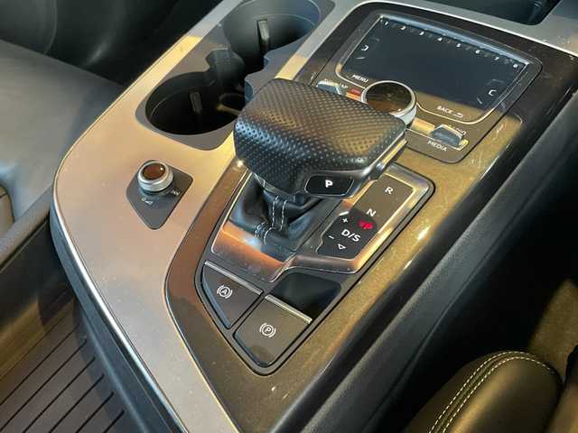アウディ Ｑ７ 3.0TFSIクワトロアダプティブエアサス Sライン 愛知県 2017(平29)年 5.1万km 黒 リアエンターテインメント/パノラマサンルーフ/7シーターパッケージ/黒革シート/シートヒーター/アシスタンスパッケージ/Aエアサス/マトリクスLED/ACC/純正ナビ/フルセグTV/360度カメラ/ブラックスタイリング/ロハナ22インチアルミ
