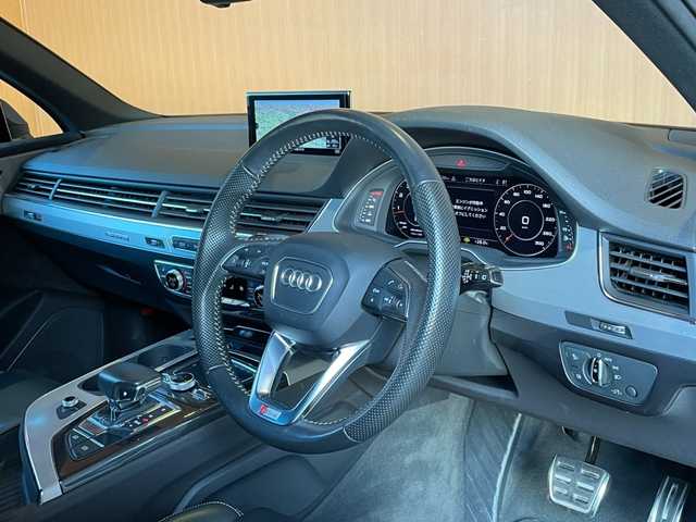 アウディ Ｑ７ 3.0TFSIクワトロアダプティブエアサス Sライン 愛知県 2017(平29)年 5.1万km 黒 リアエンターテインメント/パノラマサンルーフ/7シーターパッケージ/黒革シート/シートヒーター/アシスタンスパッケージ/Aエアサス/マトリクスLED/ACC/純正ナビ/フルセグTV/360度カメラ/ブラックスタイリング/ロハナ22インチアルミ
