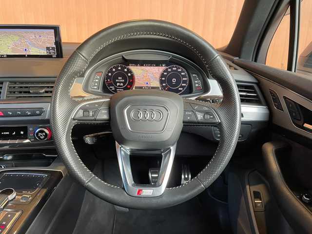 アウディ Ｑ７ 3.0TFSIクワトロアダプティブエアサス Sライン 愛知県 2017(平29)年 5.1万km 黒 リアエンターテインメント/パノラマサンルーフ/7シーターパッケージ/黒革シート/シートヒーター/アシスタンスパッケージ/Aエアサス/マトリクスLED/ACC/純正ナビ/フルセグTV/360度カメラ/ブラックスタイリング/ロハナ22インチアルミ
