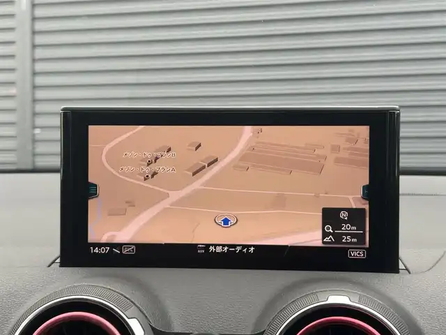 アウディ Ｑ２ ハッシュタグ アニバーサリーリミテッド 茨城県 2018(平30)年 3.6万km ミトスブラックメタリック 特別仕様車 /アシスタンスP /ACC /バ-チャルCP /アウディプレセンス /レーンアシスト /サイドアシスト /7スポークローターデザイン17インチAW /専用レッド/ブラックスポーツシート /デコラティブパネルレッド /ナビ /TV /LED /ETC/禁煙車