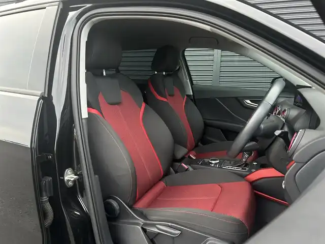 アウディ Ｑ２ ハッシュタグ アニバーサリーリミテッド 茨城県 2018(平30)年 3.6万km ミトスブラックメタリック 特別仕様車 /アシスタンスP /ACC /バ-チャルCP /アウディプレセンス /レーンアシスト /サイドアシスト /7スポークローターデザイン17インチAW /専用レッド/ブラックスポーツシート /デコラティブパネルレッド /ナビ /TV /LED /ETC/禁煙車