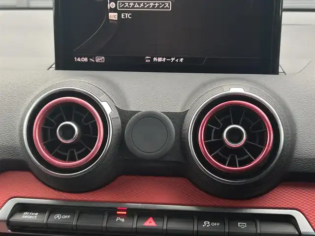 アウディ Ｑ２ ハッシュタグ アニバーサリーリミテッド 茨城県 2018(平30)年 3.6万km ミトスブラックメタリック 特別仕様車 /アシスタンスP /ACC /バ-チャルCP /アウディプレセンス /レーンアシスト /サイドアシスト /7スポークローターデザイン17インチAW /専用レッド/ブラックスポーツシート /デコラティブパネルレッド /ナビ /TV /LED /ETC/禁煙車