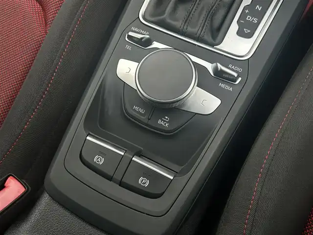 アウディ Ｑ２ ハッシュタグ アニバーサリーリミテッド 茨城県 2018(平30)年 3.6万km ミトスブラックメタリック 特別仕様車 /アシスタンスP /ACC /バ-チャルCP /アウディプレセンス /レーンアシスト /サイドアシスト /7スポークローターデザイン17インチAW /専用レッド/ブラックスポーツシート /デコラティブパネルレッド /ナビ /TV /LED /ETC/禁煙車