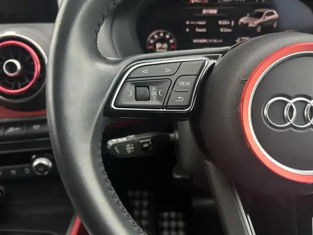 アウディ Ｑ２ ハッシュタグ アニバーサリーリミテッド 茨城県 2018(平30)年 3.6万km ミトスブラックメタリック 特別仕様車 /アシスタンスP /ACC /バ-チャルCP /アウディプレセンス /レーンアシスト /サイドアシスト /7スポークローターデザイン17インチAW /専用レッド/ブラックスポーツシート /デコラティブパネルレッド /ナビ /TV /LED /ETC/禁煙車