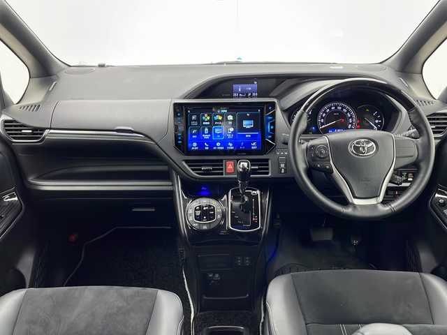 トヨタ エスクァイア Gi プレミアムパッケージ ブラックテーラード 千葉県 2021(令3)年 2.2万km ホワイトパールクリスタルシャイン 社外ナビ/　CD/DVD/Bluetooth/フルセグTV/社外フリップダウンモニター/モデリスタエアロ（F/S/R）/トヨタセーフティセンス/クルーズコントロール/車線逸脱警報/衝突軽減ブレーキ/クリアランスソナー/先行車発進警報/オートハイビーム/両側パワスラ/ハーフレザーシート/前席シートヒーター/ステアリングヒーター/LEDライト/フォグランプ/ETC/バックカメラ/前後ドラレコ/シートバックテーブル/ロールサンシェード/フロアマット/ドアバイザー