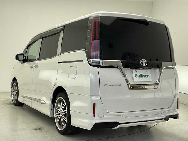 トヨタ エスクァイア Gi プレミアムパッケージ ブラックテーラード 千葉県 2021(令3)年 2.2万km ホワイトパールクリスタルシャイン 社外ナビ/　CD/DVD/Bluetooth/フルセグTV/社外フリップダウンモニター/モデリスタエアロ（F/S/R）/トヨタセーフティセンス/クルーズコントロール/車線逸脱警報/衝突軽減ブレーキ/クリアランスソナー/先行車発進警報/オートハイビーム/両側パワスラ/ハーフレザーシート/前席シートヒーター/ステアリングヒーター/LEDライト/フォグランプ/ETC/バックカメラ/前後ドラレコ/シートバックテーブル/ロールサンシェード/フロアマット/ドアバイザー