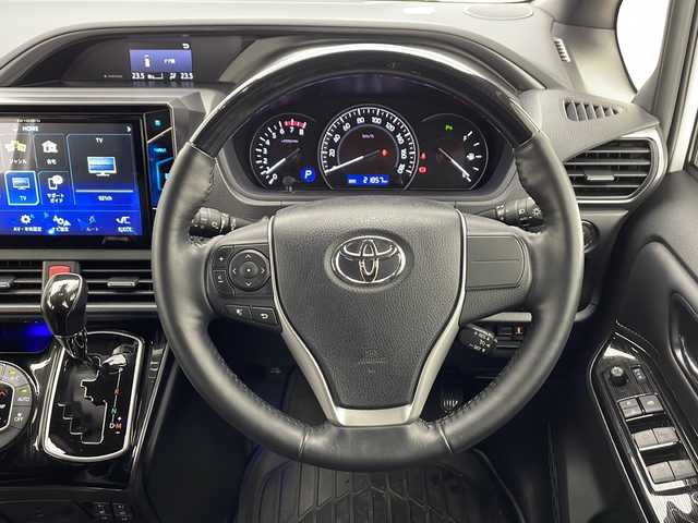 トヨタ エスクァイア Gi プレミアムパッケージ ブラックテーラード 千葉県 2021(令3)年 2.2万km ホワイトパールクリスタルシャイン 社外ナビ/　CD/DVD/Bluetooth/フルセグTV/社外フリップダウンモニター/モデリスタエアロ（F/S/R）/トヨタセーフティセンス/クルーズコントロール/車線逸脱警報/衝突軽減ブレーキ/クリアランスソナー/先行車発進警報/オートハイビーム/両側パワスラ/ハーフレザーシート/前席シートヒーター/ステアリングヒーター/LEDライト/フォグランプ/ETC/バックカメラ/前後ドラレコ/シートバックテーブル/ロールサンシェード/フロアマット/ドアバイザー