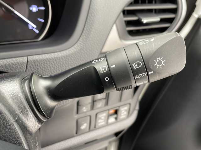 トヨタ エスクァイア Gi プレミアムパッケージ ブラックテーラード 千葉県 2021(令3)年 2.2万km ホワイトパールクリスタルシャイン 社外ナビ/　CD/DVD/Bluetooth/フルセグTV/社外フリップダウンモニター/モデリスタエアロ（F/S/R）/トヨタセーフティセンス/クルーズコントロール/車線逸脱警報/衝突軽減ブレーキ/クリアランスソナー/先行車発進警報/オートハイビーム/両側パワスラ/ハーフレザーシート/前席シートヒーター/ステアリングヒーター/LEDライト/フォグランプ/ETC/バックカメラ/前後ドラレコ/シートバックテーブル/ロールサンシェード/フロアマット/ドアバイザー