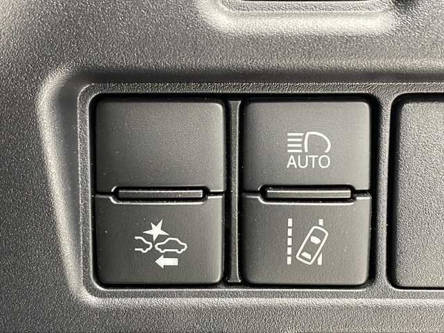 トヨタ エスクァイア Gi プレミアムパッケージ ブラックテーラード 千葉県 2021(令3)年 2.2万km ホワイトパールクリスタルシャイン 社外ナビ/　CD/DVD/Bluetooth/フルセグTV/社外フリップダウンモニター/モデリスタエアロ（F/S/R）/トヨタセーフティセンス/クルーズコントロール/車線逸脱警報/衝突軽減ブレーキ/クリアランスソナー/先行車発進警報/オートハイビーム/両側パワスラ/ハーフレザーシート/前席シートヒーター/ステアリングヒーター/LEDライト/フォグランプ/ETC/バックカメラ/前後ドラレコ/シートバックテーブル/ロールサンシェード/フロアマット/ドアバイザー