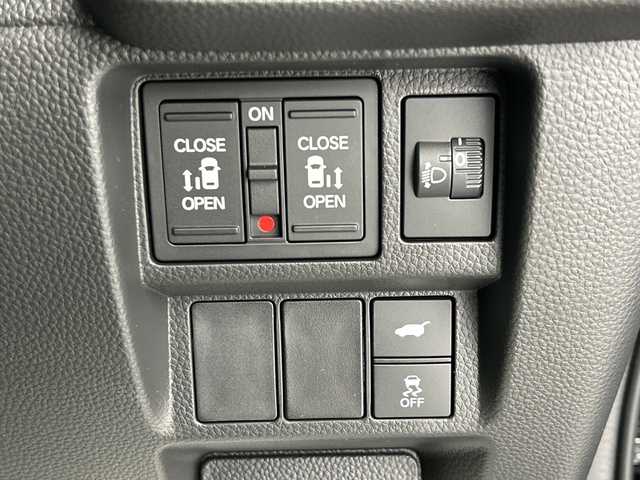 ホンダ ステップワゴン スパーダ eHEV 愛知県 2025(令7)年 0.1千km クリスタルブラックパール 登録済未使用車/11.4インチHonda CONNECTナビ(LXM-247VFLi)/・AppleCarPlay/AndroidAuto/・フルセグ/・ＨＤＭＩ入力端子/・ＵＳＢ入力端子/・Bluetooth/・CD/DVD/スペアキー１本/アダプティブクルーズコントロール/ブラインドスポットモニター/ホンダセンシング/シートヒーター/２列目オットマン/２列目キャプテンシート/全列USB Type-C チャージャー/両側パワースライドドア/パワーテールゲート/パドルシフト/取扱説明書/保証書