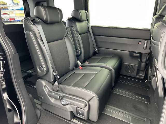 ホンダ ステップワゴン スパーダ eHEV 愛知県 2025(令7)年 0.1千km クリスタルブラックパール 登録済未使用車/11.4インチHonda CONNECTナビ(LXM-247VFLi)/・AppleCarPlay/AndroidAuto/・フルセグ/・ＨＤＭＩ入力端子/・ＵＳＢ入力端子/・Bluetooth/・CD/DVD/スペアキー１本/アダプティブクルーズコントロール/ブラインドスポットモニター/ホンダセンシング/シートヒーター/２列目オットマン/２列目キャプテンシート/全列USB Type-C チャージャー/両側パワースライドドア/パワーテールゲート/パドルシフト/取扱説明書/保証書