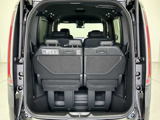 ホンダ ステップワゴン スパーダ eHEV 愛知県 2025(令7)年 0.1千km クリスタルブラックパール 登録済未使用車/11.4インチHonda CONNECTナビ(LXM-247VFLi)/・AppleCarPlay/AndroidAuto/・フルセグ/・ＨＤＭＩ入力端子/・ＵＳＢ入力端子/・Bluetooth/・CD/DVD/スペアキー１本/アダプティブクルーズコントロール/ブラインドスポットモニター/ホンダセンシング/シートヒーター/２列目オットマン/２列目キャプテンシート/全列USB Type-C チャージャー/両側パワースライドドア/パワーテールゲート/パドルシフト/取扱説明書/保証書