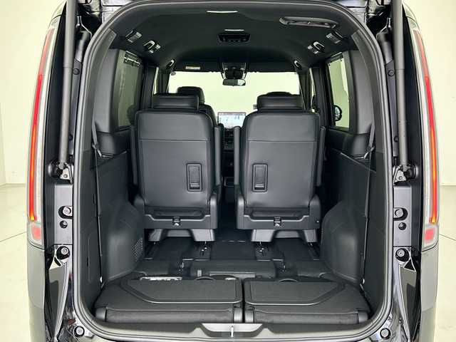 ホンダ ステップワゴン スパーダ eHEV 愛知県 2025(令7)年 0.1千km クリスタルブラックパール 登録済未使用車/11.4インチHonda CONNECTナビ(LXM-247VFLi)/・AppleCarPlay/AndroidAuto/・フルセグ/・ＨＤＭＩ入力端子/・ＵＳＢ入力端子/・Bluetooth/・CD/DVD/スペアキー１本/アダプティブクルーズコントロール/ブラインドスポットモニター/ホンダセンシング/シートヒーター/２列目オットマン/２列目キャプテンシート/全列USB Type-C チャージャー/両側パワースライドドア/パワーテールゲート/パドルシフト/取扱説明書/保証書