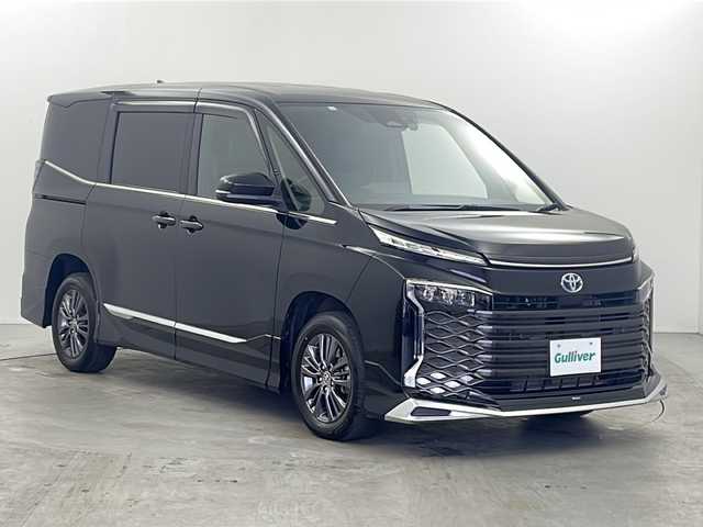 トヨタ ヴォクシー ハイブリッド S－Z 栃木県 2022(令4)年 3.3万km アティチュードブラックマイカ モデリスタフルエアロ/トヨタセーフティセンス/・プリクラッシュセーフティ/・レーンディパーチャーアラート/・オートマチックハイビーム/・レーントレーシングアラート/・発進遅れ告知機能/快適利便パッケージHi/・パワーバックドア/・2列目オットマン付きシート/・2列目シートヒーター/純正10.5インチディスプレイナビ/・CD/DVDデッキ/・フルセグTV/ブラインドスポットモニター/AC100V電源/ビルトインETC2.0/両側パワースライドドア/スマートキー/LEDヘッドライト/保証書/取扱説明書/スペアキー