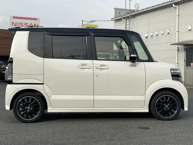 ホンダ Ｎ ＢＯＸ 2トーン カスタム G ターボLパッケージ 栃木県 2015(平27)年 6.1万km プレミアムホワイトパールⅡ ワンオーナー/社外ディスプレイオーディオ/【FM/AM/CD/ワンセグTV】/バックカメラ/ETC/両側パワースライドドア/ハーフレザーシート/ベンチシート/クルーズコントロール/横滑り防止装置/盗難防止装置/LEDヘッドライト/オートライト/プッシュスタート/スマートキー/純正フロアマット