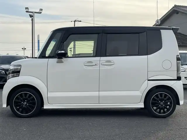 ホンダ Ｎ ＢＯＸ 2トーン カスタム G ターボLパッケージ 栃木県 2015(平27)年 6.1万km プレミアムホワイトパールⅡ ワンオーナー/社外ディスプレイオーディオ/【FM/AM/CD/ワンセグTV】/バックカメラ/ETC/両側パワースライドドア/ハーフレザーシート/ベンチシート/クルーズコントロール/横滑り防止装置/盗難防止装置/LEDヘッドライト/オートライト/プッシュスタート/スマートキー/純正フロアマット