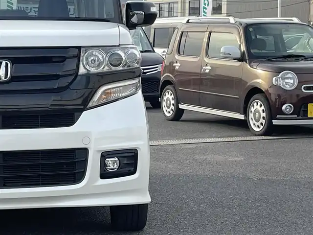 ホンダ Ｎ ＢＯＸ 2トーン カスタム G ターボLパッケージ 栃木県 2015(平27)年 6.1万km プレミアムホワイトパールⅡ ワンオーナー/社外ディスプレイオーディオ/【FM/AM/CD/ワンセグTV】/バックカメラ/ETC/両側パワースライドドア/ハーフレザーシート/ベンチシート/クルーズコントロール/横滑り防止装置/盗難防止装置/LEDヘッドライト/オートライト/プッシュスタート/スマートキー/純正フロアマット