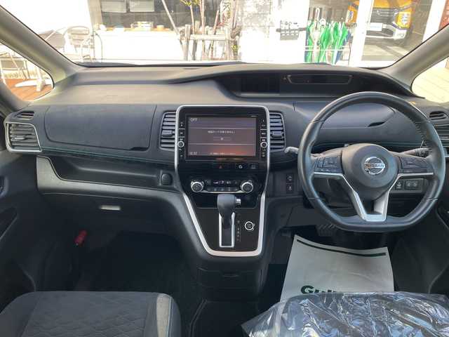 日産 セレナ ライダー 石川県 2017(平29)年 7.3万km パール 純正９型ナビ　フルセグＴＶ　アラウンドビューモニター　ＬＥＤヘッドライト　ＥＴＣ　両側パワースライド　エマージェンシーブレーキ　純正アルミホイール　インテリキー　プッシュスタート