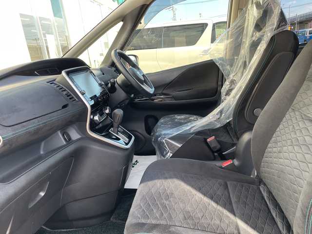 日産 セレナ ライダー 石川県 2017(平29)年 7.3万km パール 純正９型ナビ　フルセグＴＶ　アラウンドビューモニター　ＬＥＤヘッドライト　ＥＴＣ　両側パワースライド　エマージェンシーブレーキ　純正アルミホイール　インテリキー　プッシュスタート