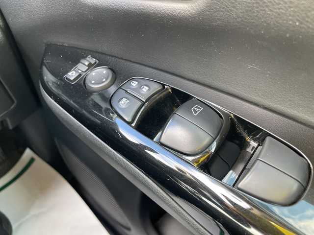 日産 セレナ ライダー 石川県 2017(平29)年 7.3万km パール 純正９型ナビ　フルセグＴＶ　アラウンドビューモニター　ＬＥＤヘッドライト　ＥＴＣ　両側パワースライド　エマージェンシーブレーキ　純正アルミホイール　インテリキー　プッシュスタート