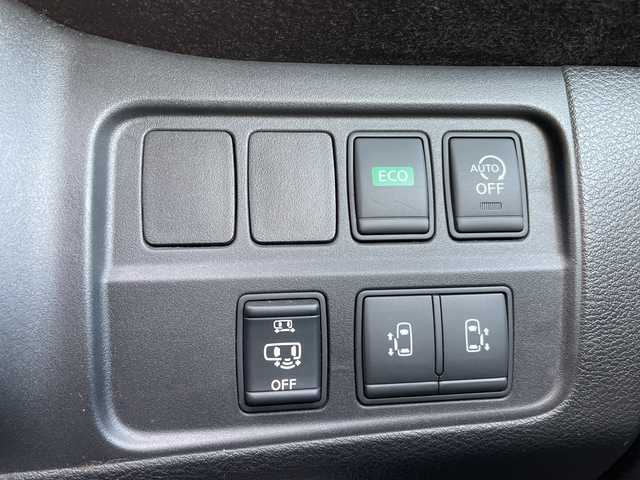 日産 セレナ ライダー 石川県 2017(平29)年 7.3万km パール 純正９型ナビ　フルセグＴＶ　アラウンドビューモニター　ＬＥＤヘッドライト　ＥＴＣ　両側パワースライド　エマージェンシーブレーキ　純正アルミホイール　インテリキー　プッシュスタート