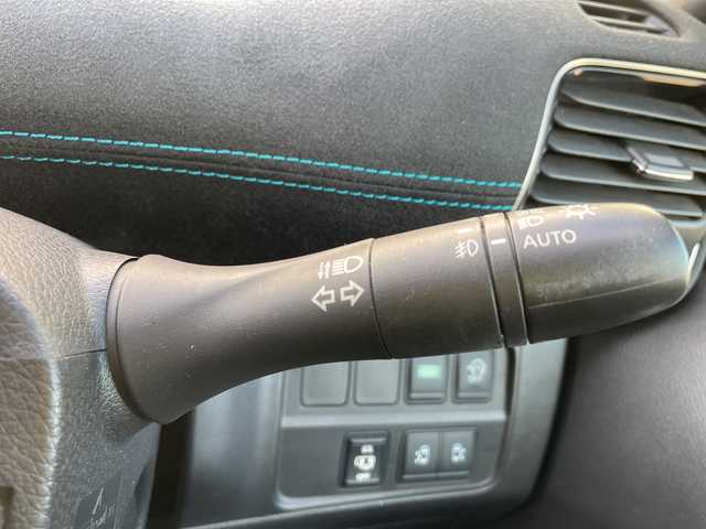 日産 セレナ ライダー 石川県 2017(平29)年 7.3万km パール 純正９型ナビ　フルセグＴＶ　アラウンドビューモニター　ＬＥＤヘッドライト　ＥＴＣ　両側パワースライド　エマージェンシーブレーキ　純正アルミホイール　インテリキー　プッシュスタート