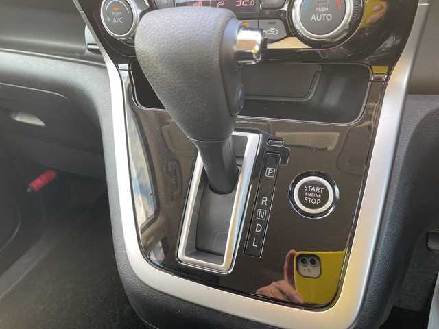 日産 セレナ ライダー 石川県 2017(平29)年 7.3万km パール 純正９型ナビ　フルセグＴＶ　アラウンドビューモニター　ＬＥＤヘッドライト　ＥＴＣ　両側パワースライド　エマージェンシーブレーキ　純正アルミホイール　インテリキー　プッシュスタート