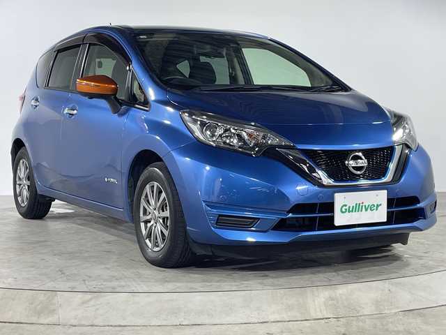 日産 ノート e－パワー X 福岡県 2017(平29)年 5.9万km シャイニングブルー 純正ディーラーナビ（CD、DVD、Bluetooth、iPod、AUX）/ETC/フルセグテレビ/レーンキープアシスト/パーキングアシスト/取扱説明書/ベンチシート/衝突被害軽減システム
