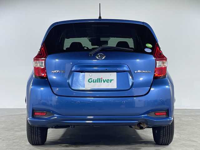 日産 ノート e－パワー X 福岡県 2017(平29)年 5.9万km シャイニングブルー 純正ディーラーナビ（CD、DVD、Bluetooth、iPod、AUX）/ETC/フルセグテレビ/レーンキープアシスト/パーキングアシスト/取扱説明書/ベンチシート/衝突被害軽減システム