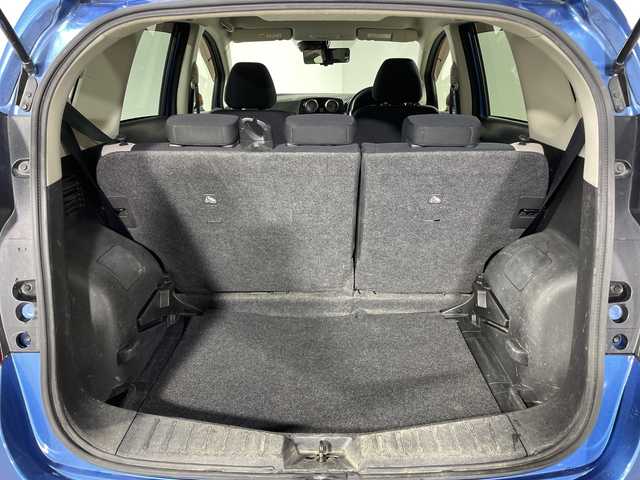 日産 ノート e－パワー X 福岡県 2017(平29)年 5.9万km シャイニングブルー 純正ディーラーナビ（CD、DVD、Bluetooth、iPod、AUX）/ETC/フルセグテレビ/レーンキープアシスト/パーキングアシスト/取扱説明書/ベンチシート/衝突被害軽減システム