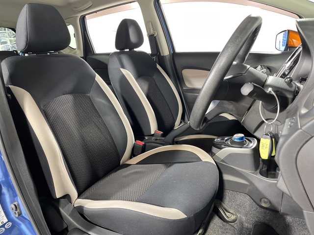 日産 ノート e－パワー X 福岡県 2017(平29)年 5.9万km シャイニングブルー 純正ディーラーナビ（CD、DVD、Bluetooth、iPod、AUX）/ETC/フルセグテレビ/レーンキープアシスト/パーキングアシスト/取扱説明書/ベンチシート/衝突被害軽減システム