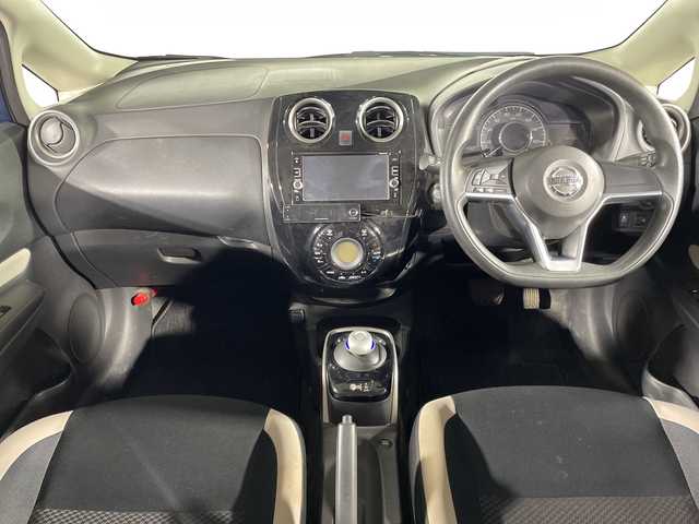 日産 ノート e－パワー X 福岡県 2017(平29)年 5.9万km シャイニングブルー 純正ディーラーナビ（CD、DVD、Bluetooth、iPod、AUX）/ETC/フルセグテレビ/レーンキープアシスト/パーキングアシスト/取扱説明書/ベンチシート/衝突被害軽減システム