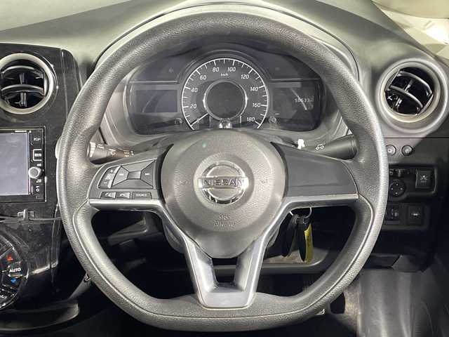 日産 ノート e－パワー X 福岡県 2017(平29)年 5.9万km シャイニングブルー 純正ディーラーナビ（CD、DVD、Bluetooth、iPod、AUX）/ETC/フルセグテレビ/レーンキープアシスト/パーキングアシスト/取扱説明書/ベンチシート/衝突被害軽減システム