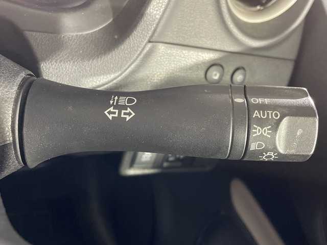 日産 ノート e－パワー X 福岡県 2017(平29)年 5.9万km シャイニングブルー 純正ディーラーナビ（CD、DVD、Bluetooth、iPod、AUX）/ETC/フルセグテレビ/レーンキープアシスト/パーキングアシスト/取扱説明書/ベンチシート/衝突被害軽減システム