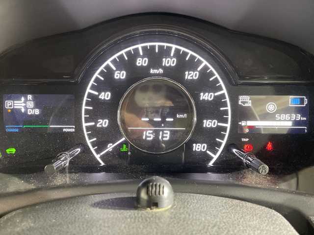 日産 ノート e－パワー X 福岡県 2017(平29)年 5.9万km シャイニングブルー 純正ディーラーナビ（CD、DVD、Bluetooth、iPod、AUX）/ETC/フルセグテレビ/レーンキープアシスト/パーキングアシスト/取扱説明書/ベンチシート/衝突被害軽減システム