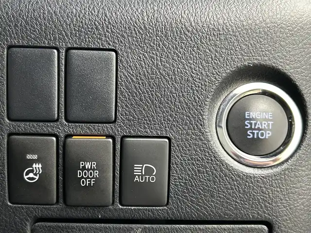 トヨタ アルファード S Cパッケージ 千葉県 2018(平30)年 6.4万km ホワイトパールクリスタルシャイン 禁煙車/トヨタセーフティセンス/・プリクラッシュセーフティ/・プリクラッシュセーフティブレーキ/・レーンディパーチャーアラート/・レーンキープアシスト/・ブラインドスポットモニター/・クリアランスソナー/・レーダークルーズコントロール/12.1インチフリップダウンモニター/両側パワースライドドア/パワーバックドア/純正１０インチメモリナビ/・型番：NSZN-Z68T/・CD/DVD/Bluetooth/フルセグTV/・バックカメラ/・ビルトインETC２.０/・デジタルインナーミラー/レザーシート/・DNセカンドパワーシート/・D席メモリ付き/・DNシートヒーター/・DNエアーシート/革巻きステアリング/・ステアリングスイッチ/・ステアリングヒーター/MT付きAT/電子パーキング/・ブレーキホールド/左右独立エアコン/純正フロアマット/純正１８インチAW/オートライト/・オートマチックハイビーム/・LEDヘッドライト/・LEDフォグランプ